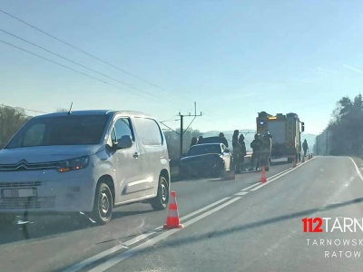 Zderzenie samochodów w Gromniku. Jedna osoba trafiła do szpitala