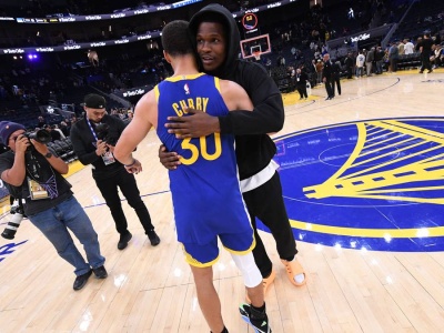 Curry wrócił do gry. 39 punktów gwiazdy