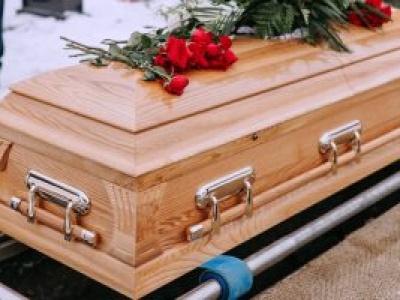 Zasiłek pogrzebowy rośnie do 7000 zł. Wielki przełom dla Polaków od 2026