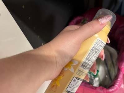 Gdzie wyrzucić opakowanie po dezodorancie? Gdy usłyszysz syk, będzie już za późno