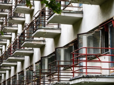 Kiedyś leczono tam ludzi, dziś straszy bolesną pustką. Sanatorium-widmo gaśnie w oczach