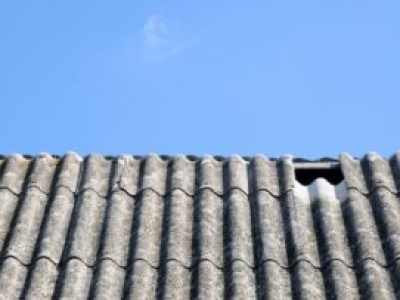 Masz eternit na dachu? Pilne zmiany w prawie! Grozi ci 5000 zł kary rocznie