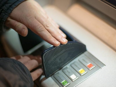 Stracili prawie 100 tysięcy złotych. Seniorzy z gminy Grudziądz oszukani metodą „na policjanta”