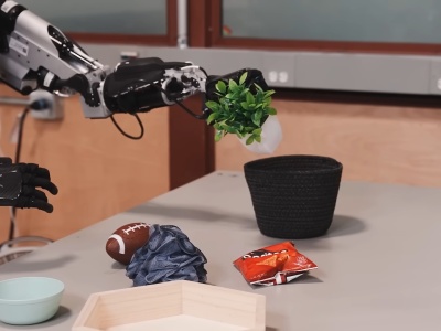 Apollo w akcji. Google DeepMind uczy roboty rozumieć nieznane