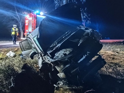 Trójkołowiec “zrób-to-sam” kontra Volkswagen. Nierówne starcie na drodze