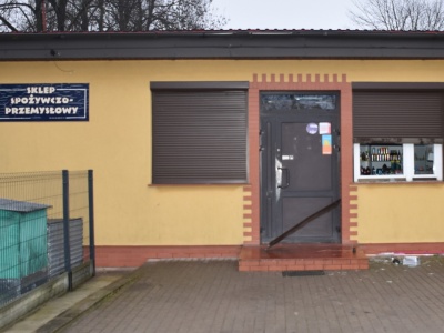 Włamali się do sklepu, po czym zasnęli. Obudzili ich policjanci