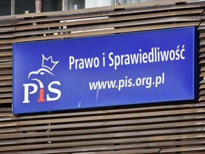 Burza na szczytach PiS: frakcje kontra Morawiecki