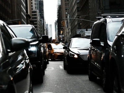 Zakazu tradycyjnych samochodów jednak nie będzie? UE po plasterku ogranicza destrukcyjne plany