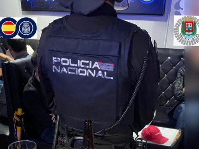 Policyjny nalot na lokal w Las Palmas. 23 osoby z narkotykami, jedna zatrzymana