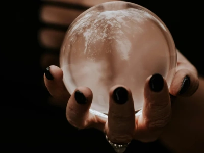 Wycyganiła od klientki 5 milionów złotych. Wyrok dla wróżki Agaty N.