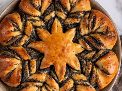 Gwiazda makowa. To świąteczny rarytas, który zachwyci gości. Świetnie smakuje i wygląda jeszcze lepiej