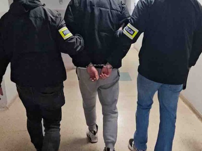 Zielona Góra. Drukowali pieniądze i płacili nimi. Trzej 20-latkowie aresztowani (FILM, ZDJĘCIA)