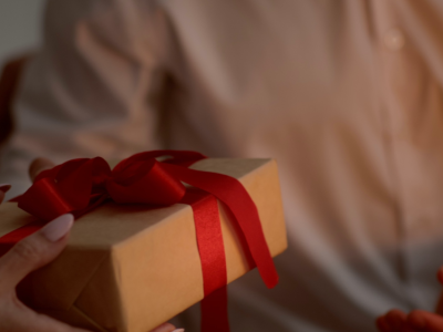 Prezent dla męża. Co kupić, kiedy mówi, że 