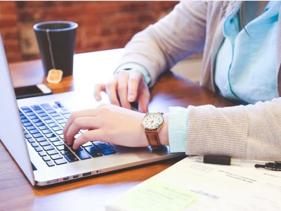 Obiecali pomóc w odzyskaniu pieniędzy, ukradli 20 tysięcy złotych