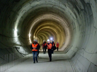 Kiedy ruszy tarcza drążąca tunel pod Łodzią? Wykonawca uważa termin za mało realny