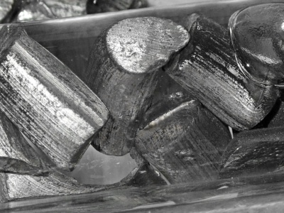 Przypadkowe odkrycie w laboratorium może doprowadzić do rewolucji w produkcji litu. Ta metoda nie wymaga elektryczności!