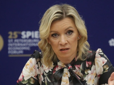 Sikorski krytycznie o zachowaniu Orbana. Jest riposta Zacharowej