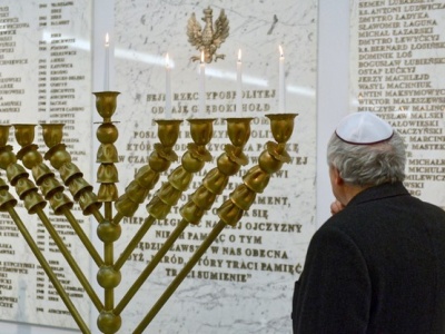 W sejmie zapalono świece chanukowe. Czarzasty przeprasza