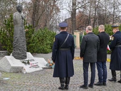 W 44. rocznicę wprowadzenia stanu wojennego, złożono kwiaty pod pomnikiem ks. Jerzego Popiełuszki