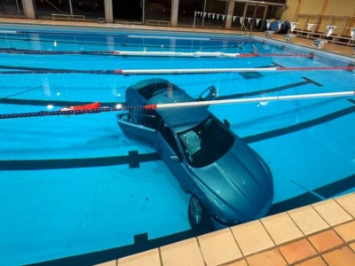 To nie fotomontaż. Kobieta pomyliła gaz z hamulcem