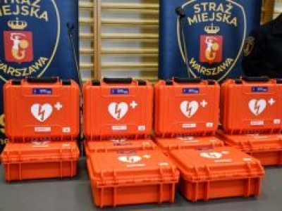 100 defibrylatorów wyruszy w radiowozach straży miejskiej na warszawskie ulice