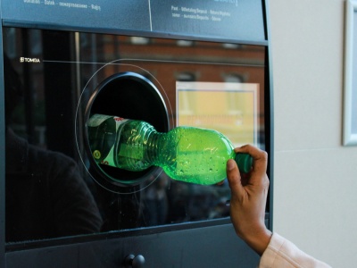 Trafił na butelkę z kaucją i chciał gotówkę. Trzy kasjerki wpadły w rozpacz