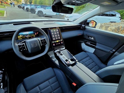 Francuzi w drodze. Jak naprawdę poruszają się na co dzień – i dlaczego samochód spalinowy wciąż wygrywa