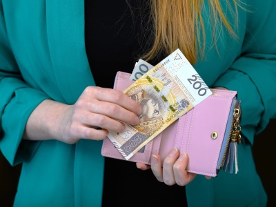 Ci pracownicy mogą dostawać co miesiąc premię 