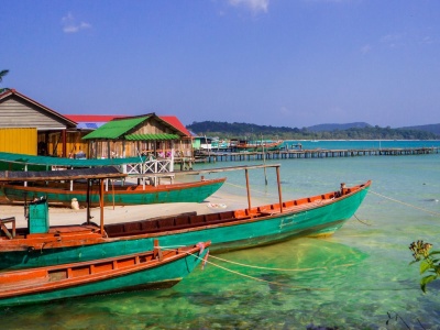 MSZ ostrzega turystów z Polski. Ewakuacje w wakacyjnym raju, myśliwce nad popularną atrakcją