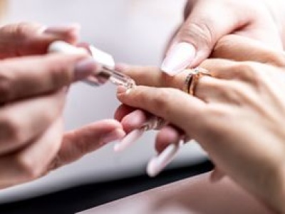 Zadłużona jak kosmetyczka. Oto dlaczego beauty puchnie od długów