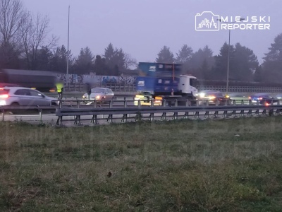 Zderzenie trzech pojazdów na trasie S8. Korek ma ponad 10 kilometrów!