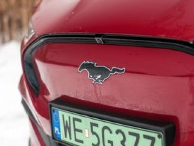 Więcej hybryd, mniej elektryków. Ford ogłasza plan na 2030