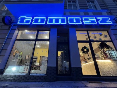 Stary neon znowu rozbłysł na Rayskiego