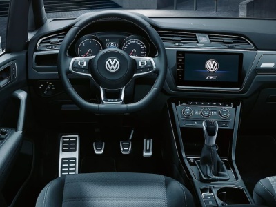 Chińska presja zrobiła swoje. Topowa wersja rodzinnego Volkswagena kosztuje tylko 3600 zł więcej niż podstawowa