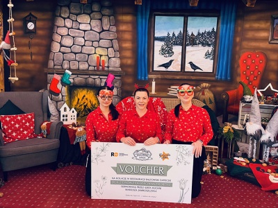 Kolacja w Bałtowskim Zapiecku, zdjęcia Mirosława Baki, cały dzień na basenach tropikalnych – drugi dzień antenowych licytacji Gwiazdki Moc