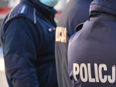 Chwile grozy. W ułamku sekundy kobieta znalazła się pod kołami autobusu