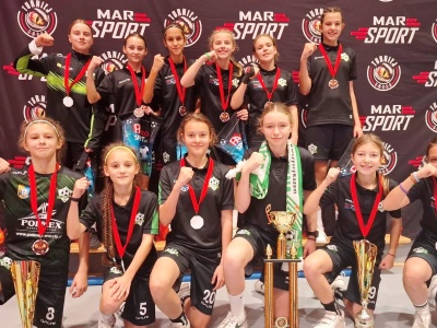 Sądecki akcent w Turnieju Smoka. UKS 3 FAKRO Jelna obronił mistrzowski tytuł