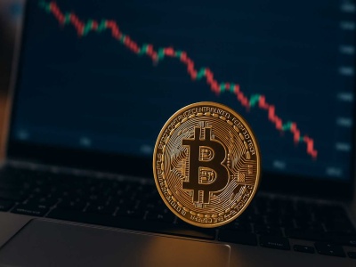 Bitcoin nurkuje, lecz ta grupa inwestorów widzi w nim okazję — wiedzą coś więcej?