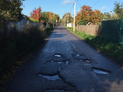 Jeśli uszkodziłeś koło w dziurze, to możesz domagać się odszkodowania. Pod pewnym warunkiem