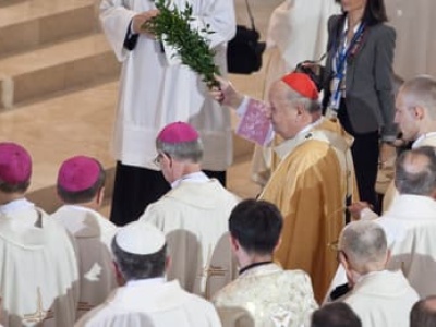 Obraz polskiego Kościoła: opustoszałe seminaria i niedzielne ławy