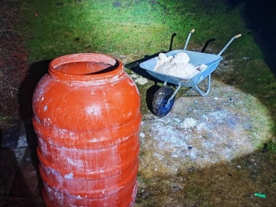 Nielegalna fabryka amfetaminy zlikwidowana na Mazowszu. Narkotyki wywozili… taczką