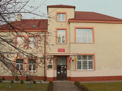 Uczeń pojawił się w szkole z maczetą. 14-latek zaatakował woźnego i uciekł