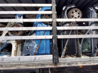 Kurtynowa mega z samochodami w pionie oraz kary za przewóz odpadów