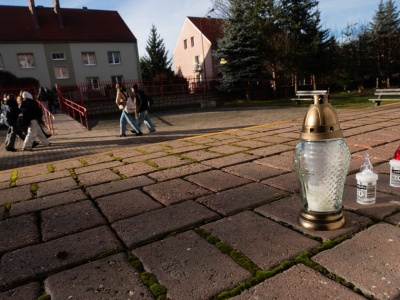 Psycholog: nie da się udawać, że nie było zabójstwa 11-latki w Jeleniej Górze. Dzieci się o tym dowiedzą