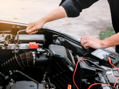 Akumulator się rozładowuje? Te znaki o tym świadczą