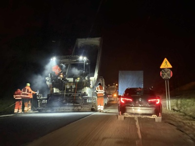 Korki na DK28 w Starej Wsi. Trwa wymiana nawierzchni asfaltowej