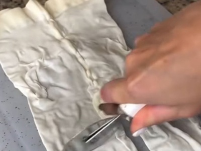 Nie wyrzucaj porwanych rajstop. Zwilż je wodą i włóż do zamrażarki. 