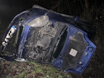 Samochód wypadł z jezdni. Kierowcy brak. Klecza