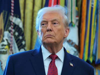 Współpracownica Trumpa powiedziała za dużo. Teraz się tłumaczy