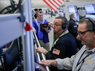 Mieszane zamknięcie sesji na Wall Street, ropa najtańsza od 2021 roku